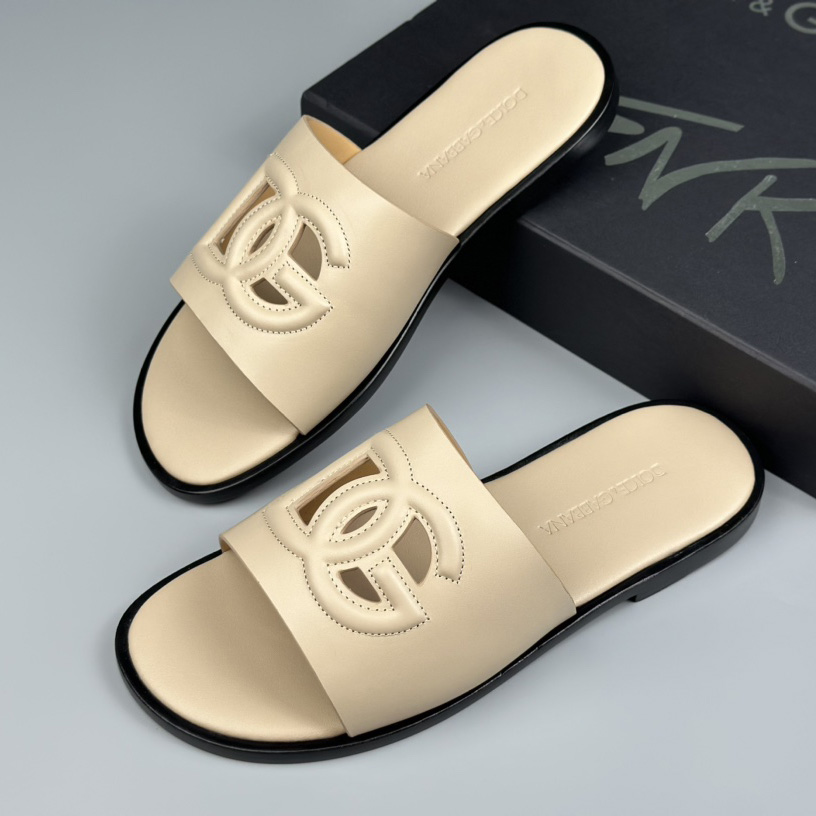 Dolce & Gabbana Calfskin sliders - DesignerGu