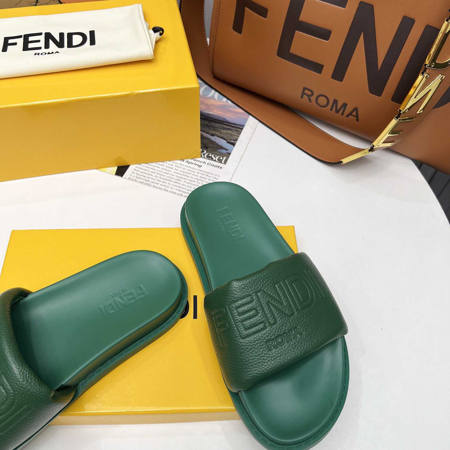 Fendi Roma Slides Green Leather Fussbett - DesignerGu