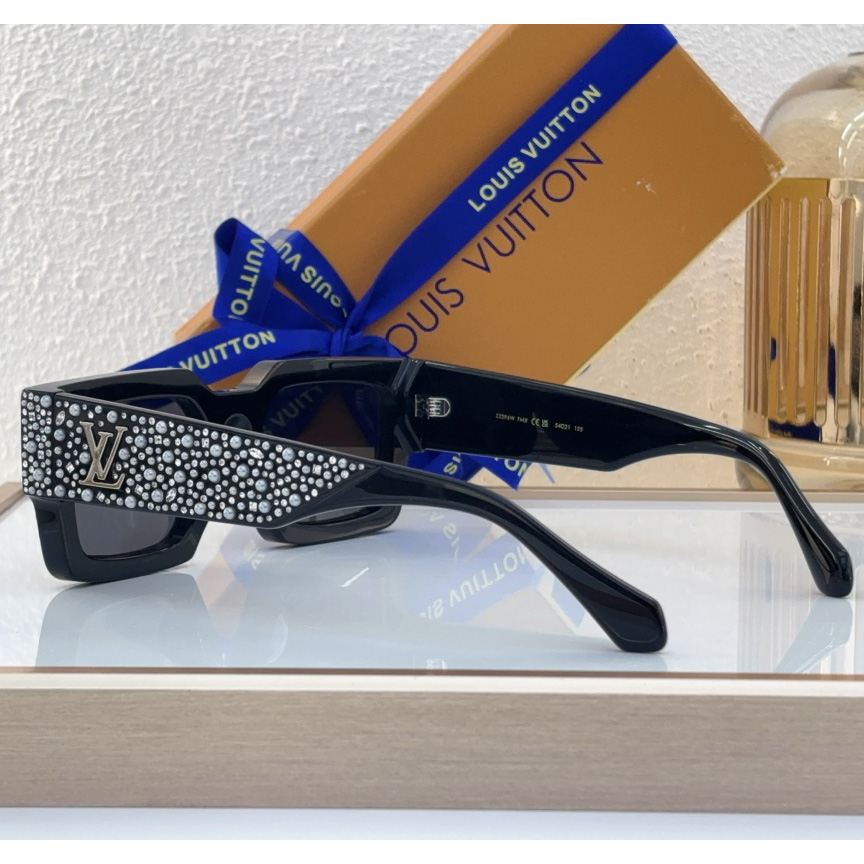 Louis Vuitton LV Clash Pearls & Strass Sunglasses   Z2396W - DesignerGu