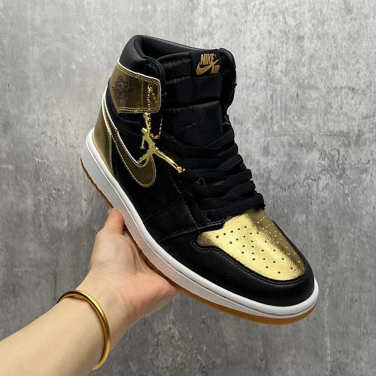 Jordan 1 High OG “Metallic Gold” Sneaker   DZ5485-071 - DesignerGu