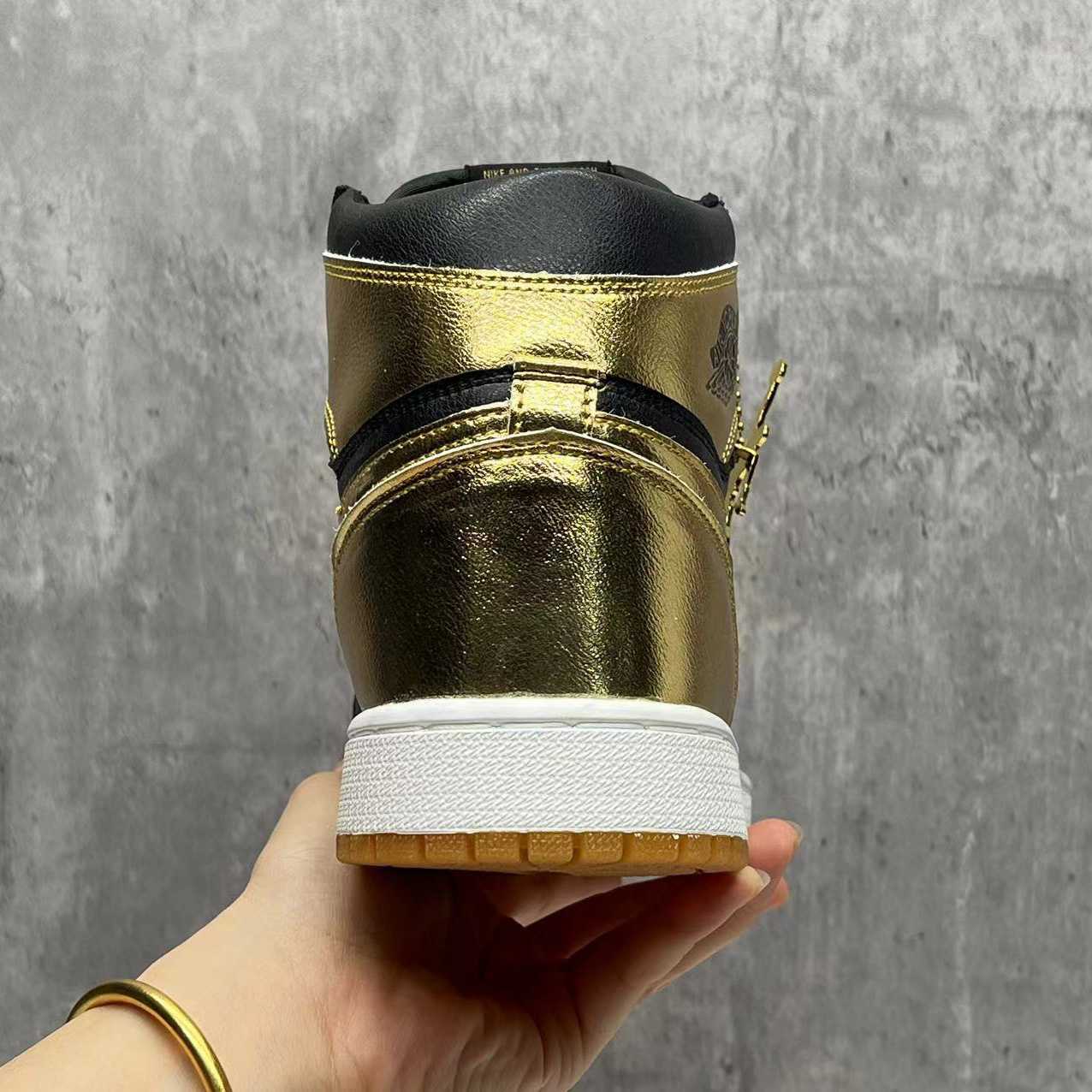 Jordan 1 High OG “Metallic Gold” Sneaker   DZ5485-071 - DesignerGu