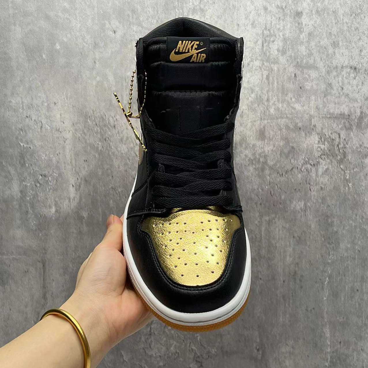 Jordan 1 High OG “Metallic Gold” Sneaker   DZ5485-071 - DesignerGu