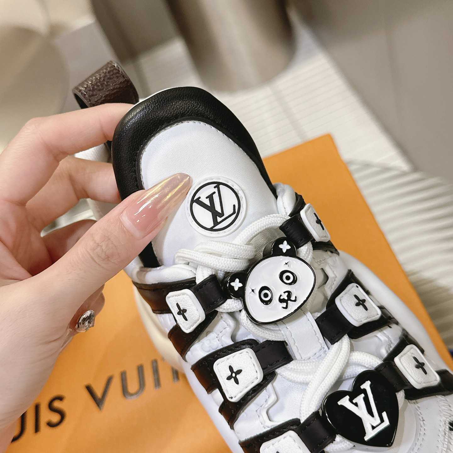 Louis Vuitton LV Archlight Sneaker    - DesignerGu