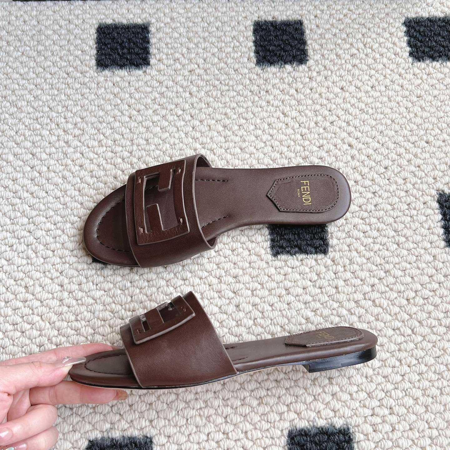 Fendi Baguette Brown Leather Slides - DesignerGu