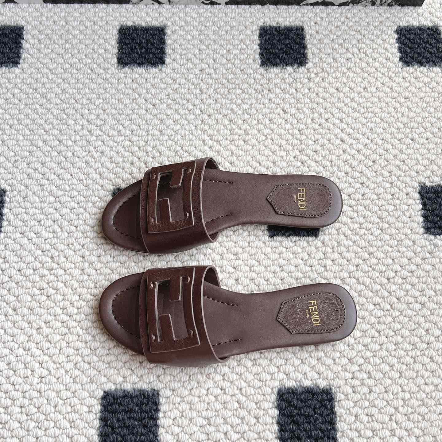 Fendi Baguette Brown Leather Slides - DesignerGu