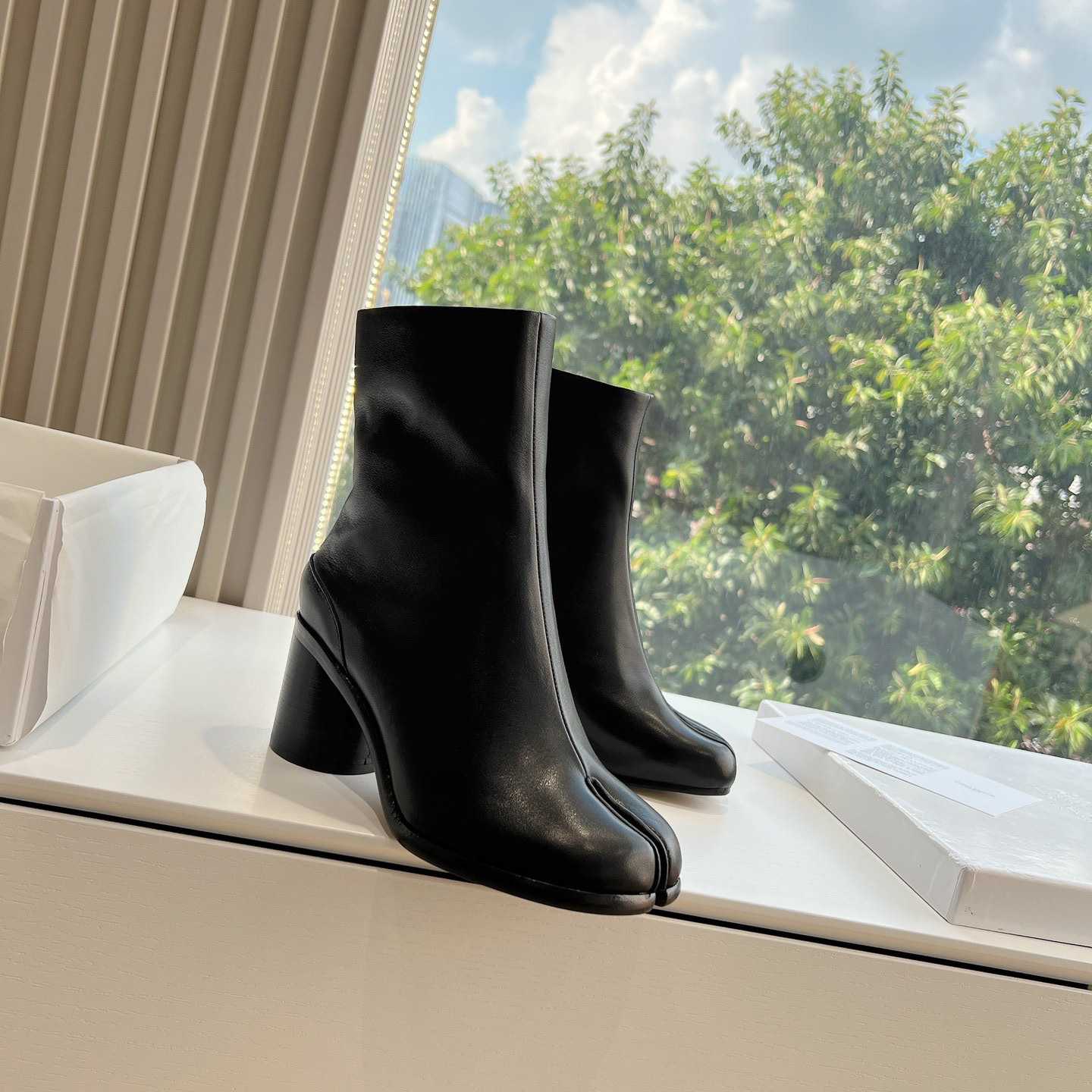 Maison Margiela Tabi Ankle Boots - DesignerGu