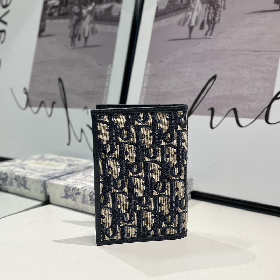 Dior 30 Montaigne Passport Holder - DesignerGu