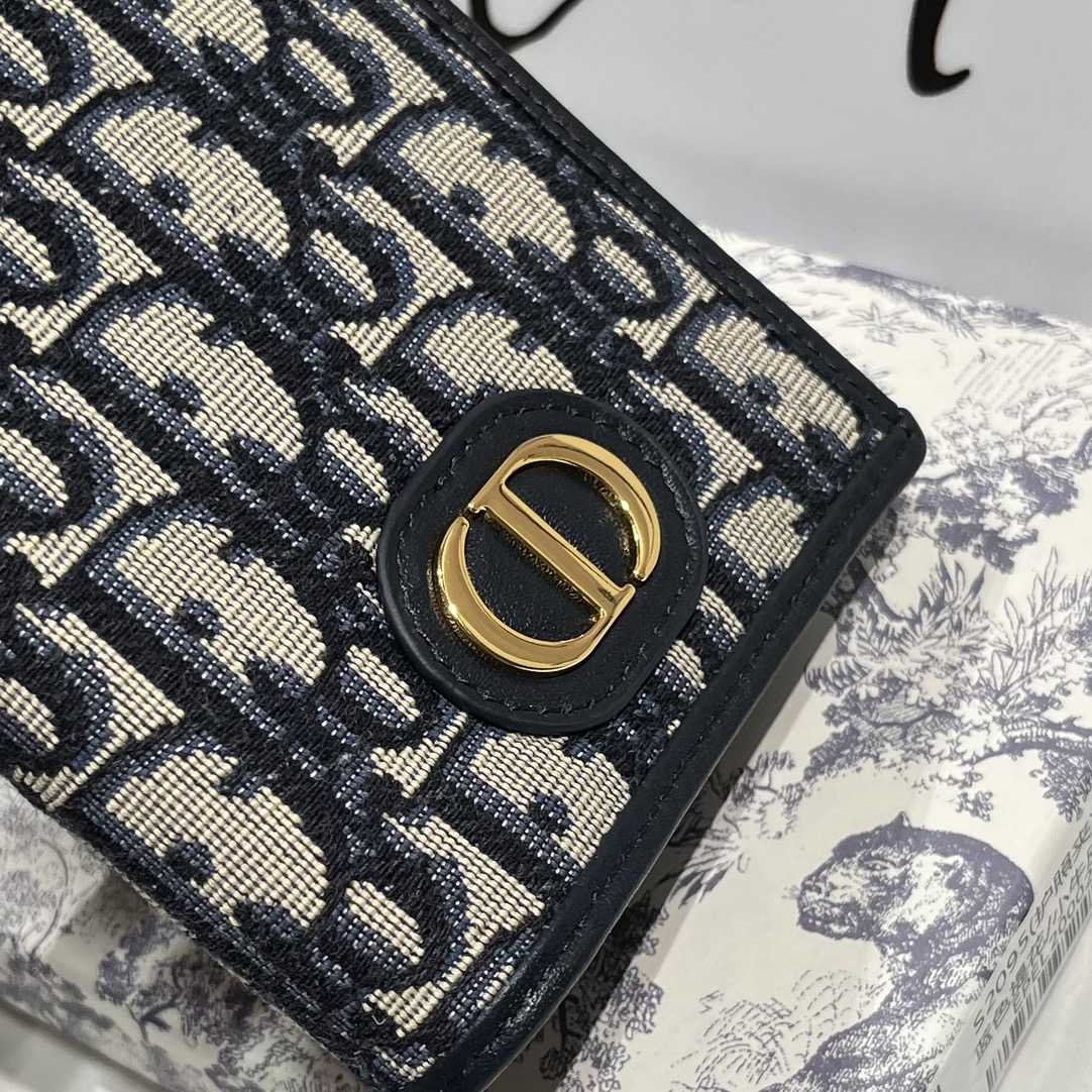 Dior 30 Montaigne Passport Holder - DesignerGu