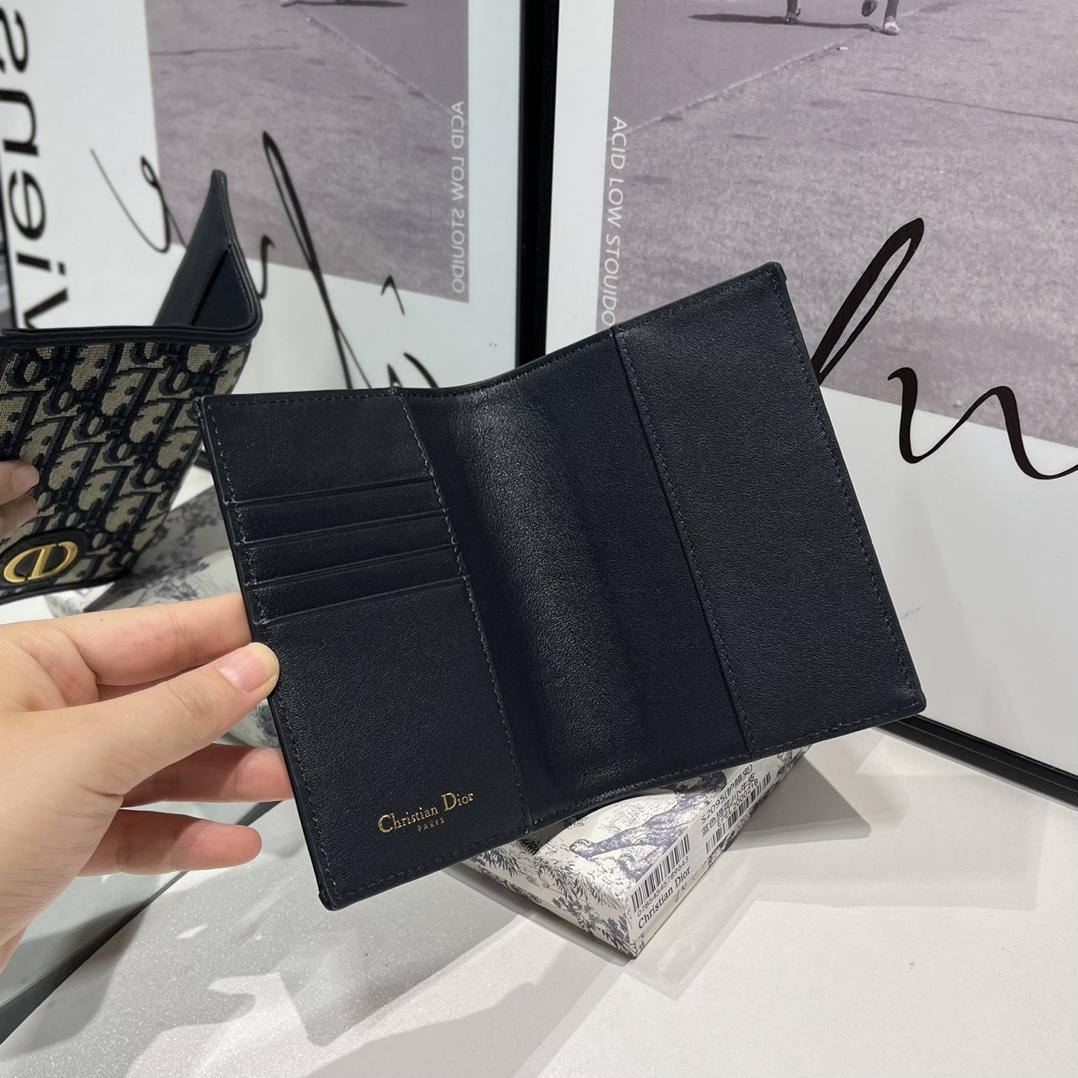 Dior 30 Montaigne Passport Holder - DesignerGu