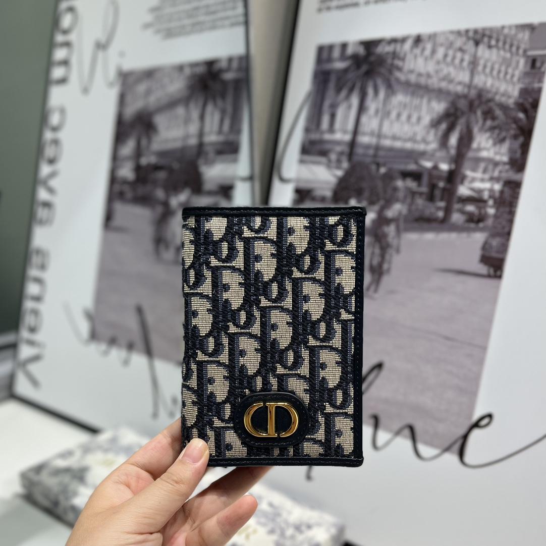 Dior 30 Montaigne Passport Holder - DesignerGu