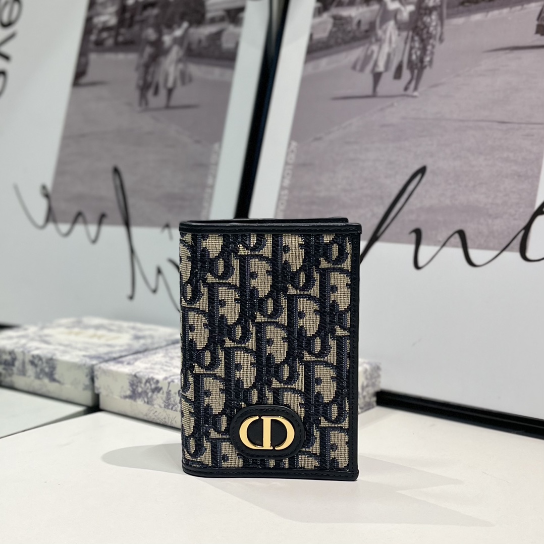 Dior 30 Montaigne Passport Holder - DesignerGu