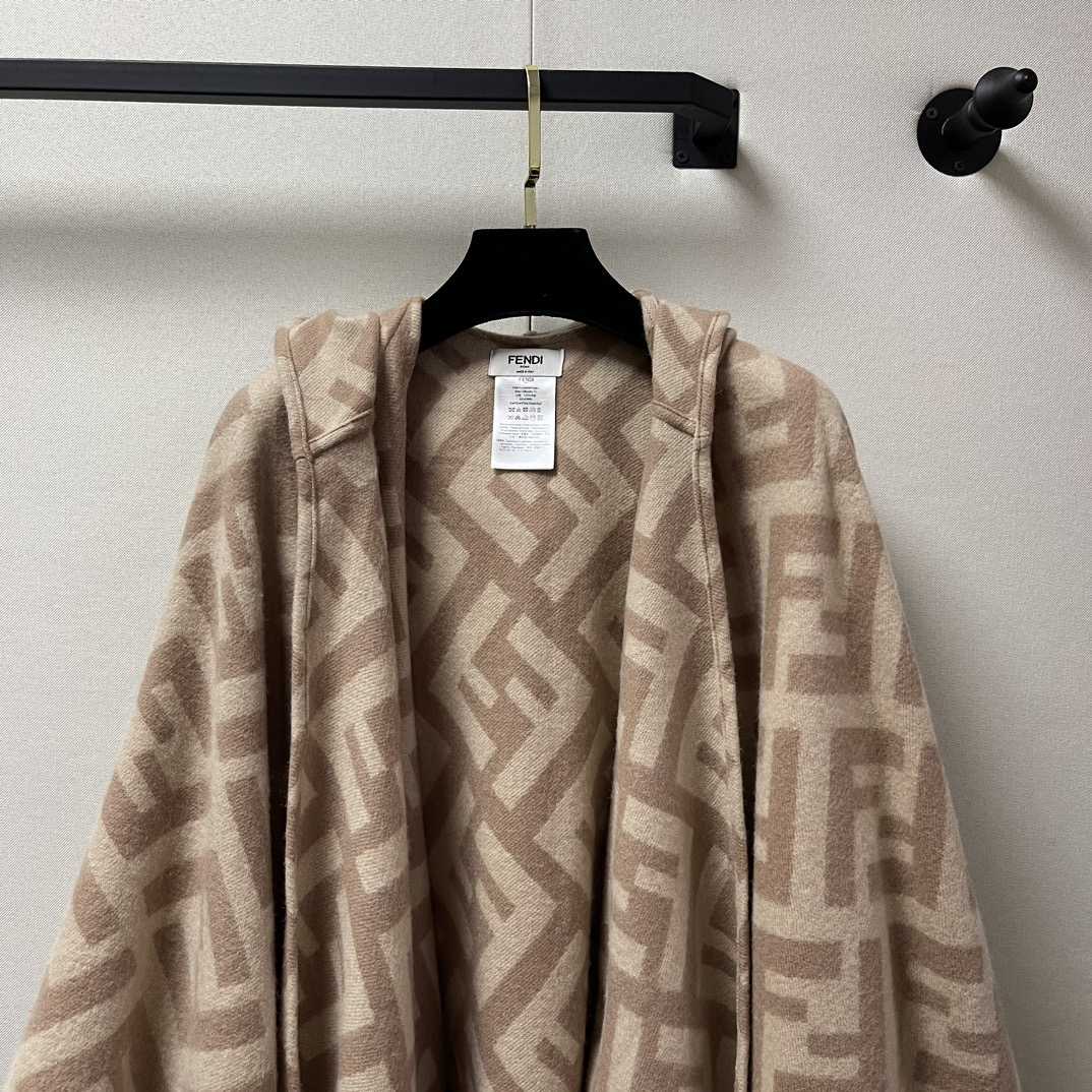 Fendi Poncho - DesignerGu