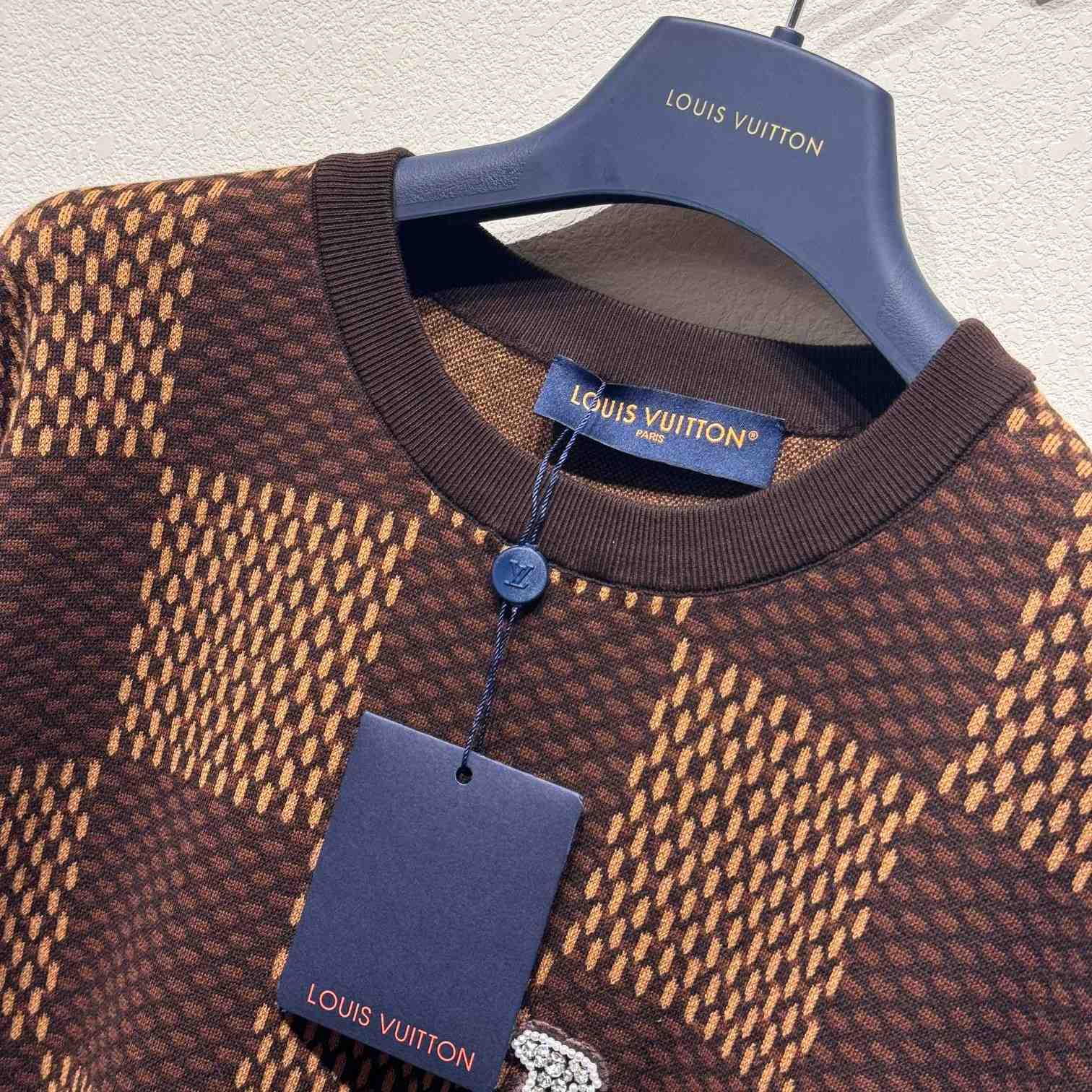 Louis Vuitton Short-Sleeved Cotton Damier Crewneck With Crystal LV Patch     1AFIUP - DesignerGu