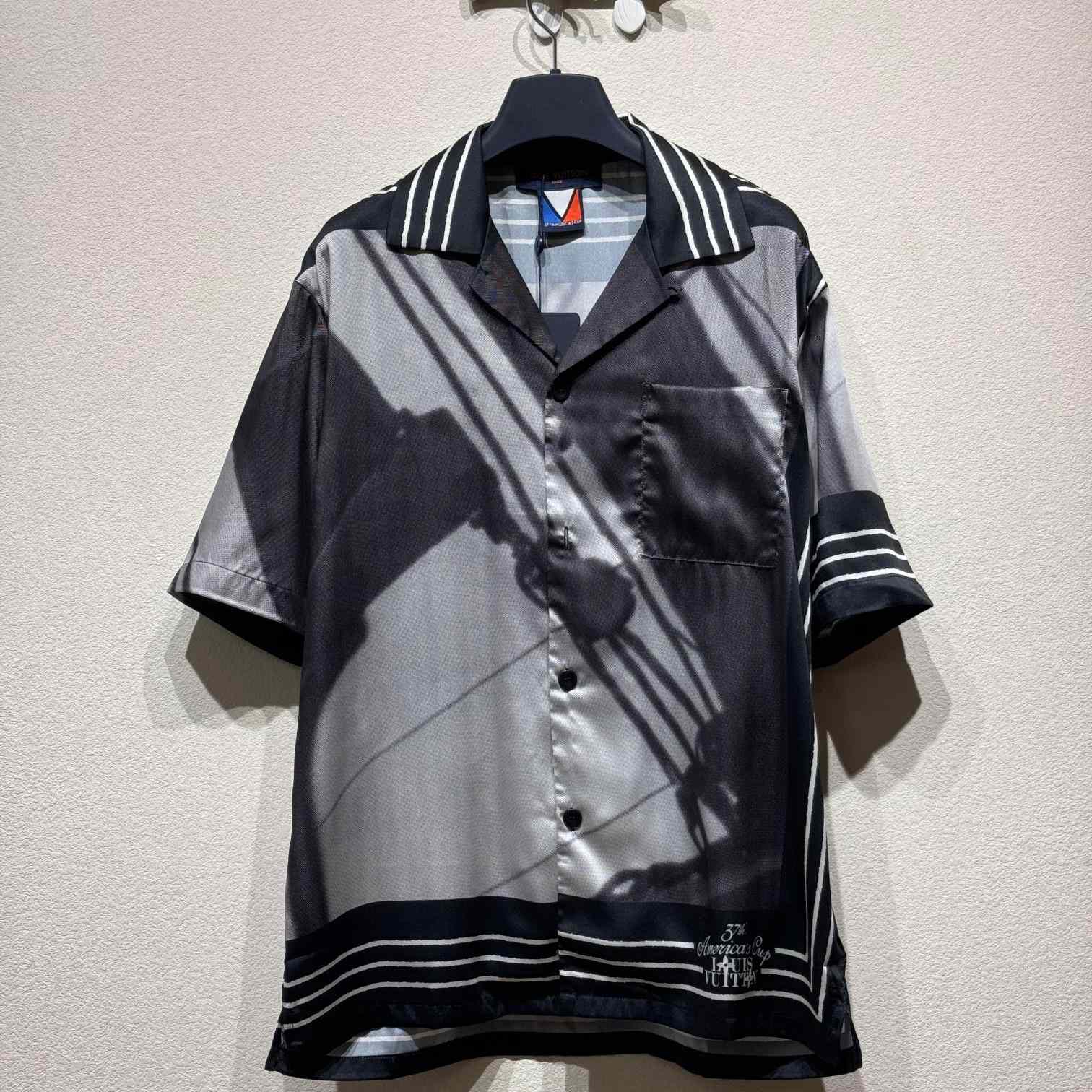 Louis Vuitton Printed Short-Sleeved Silk Shirt  1AFVTQ - DesignerGu