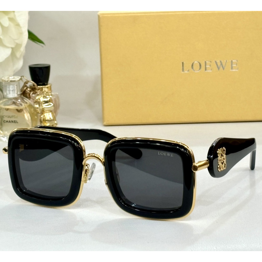 Loewe LW40150U Sunglasses - DesignerGu