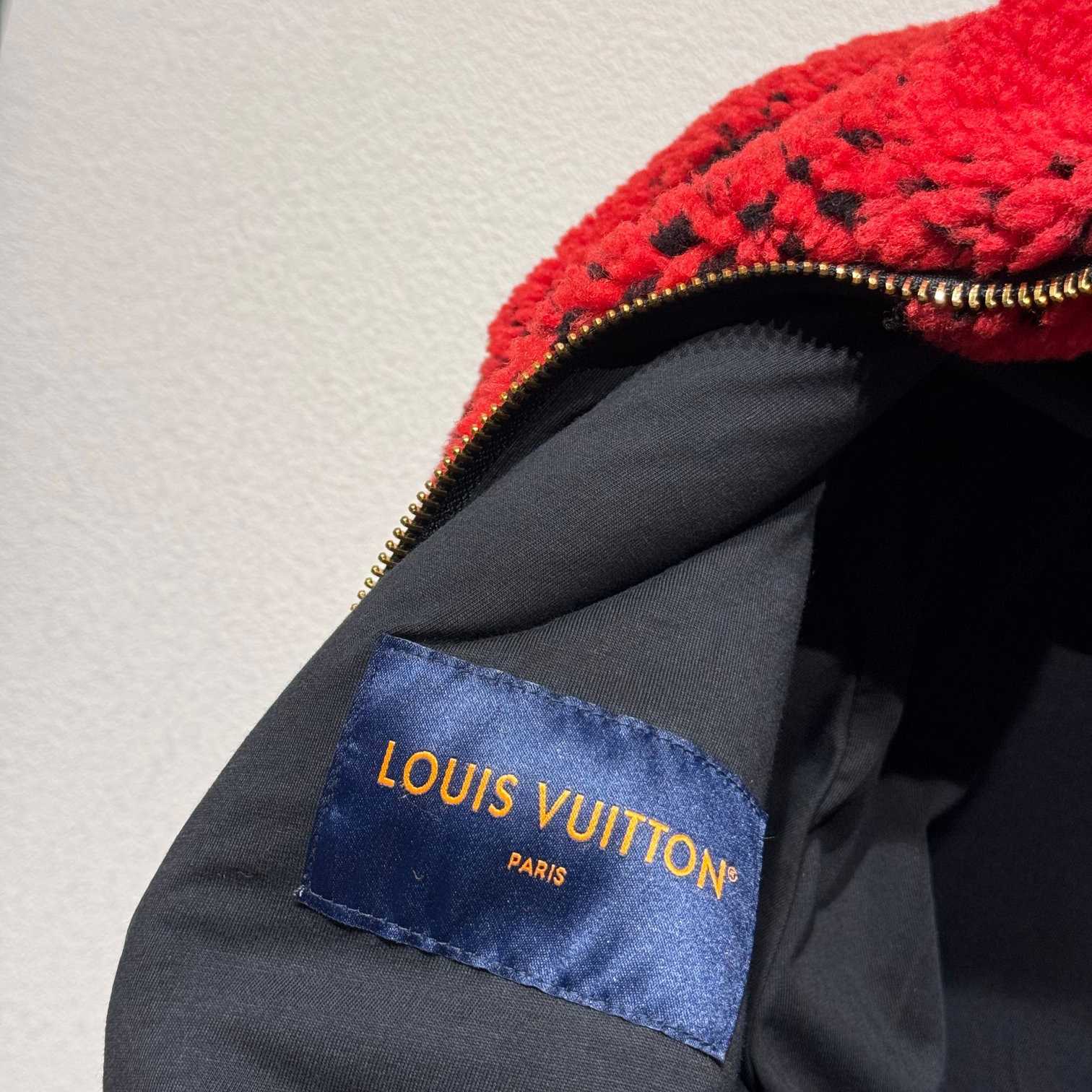 Louis Vuitton Damier Fleece Blouson  1AFXOE - DesignerGu