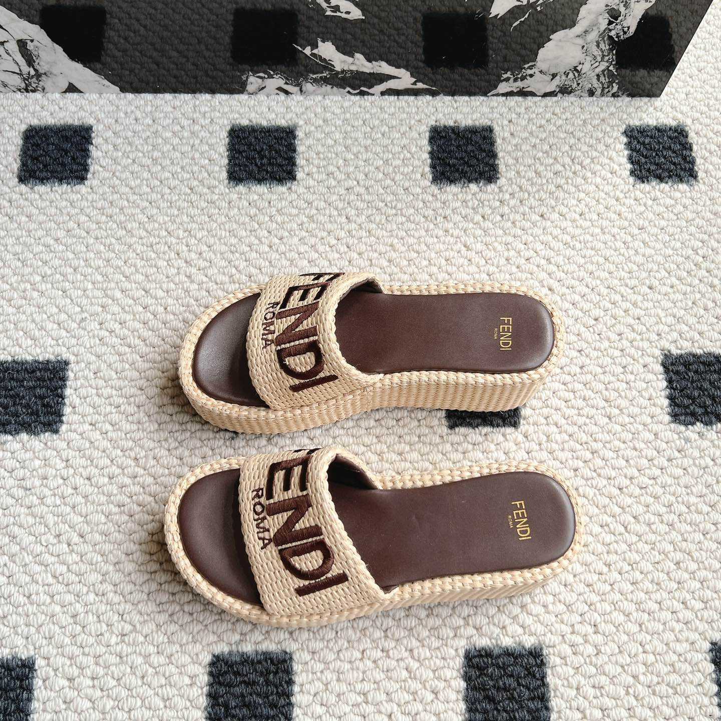 Fendi Sunshine Beige Cotton Fiber Flatform Slides - DesignerGu