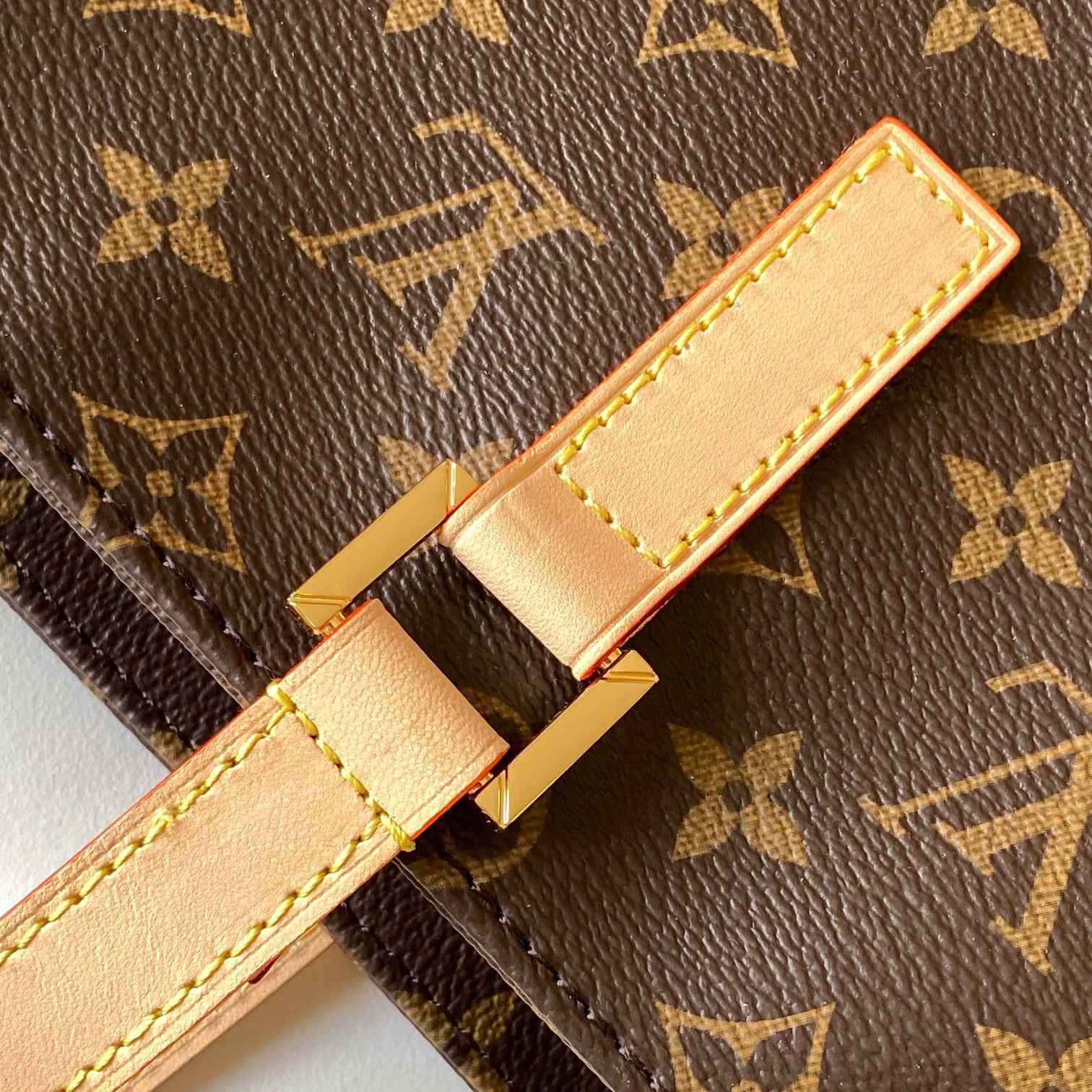 Louis Vuitton Mezzo   M47134 - DesignerGu