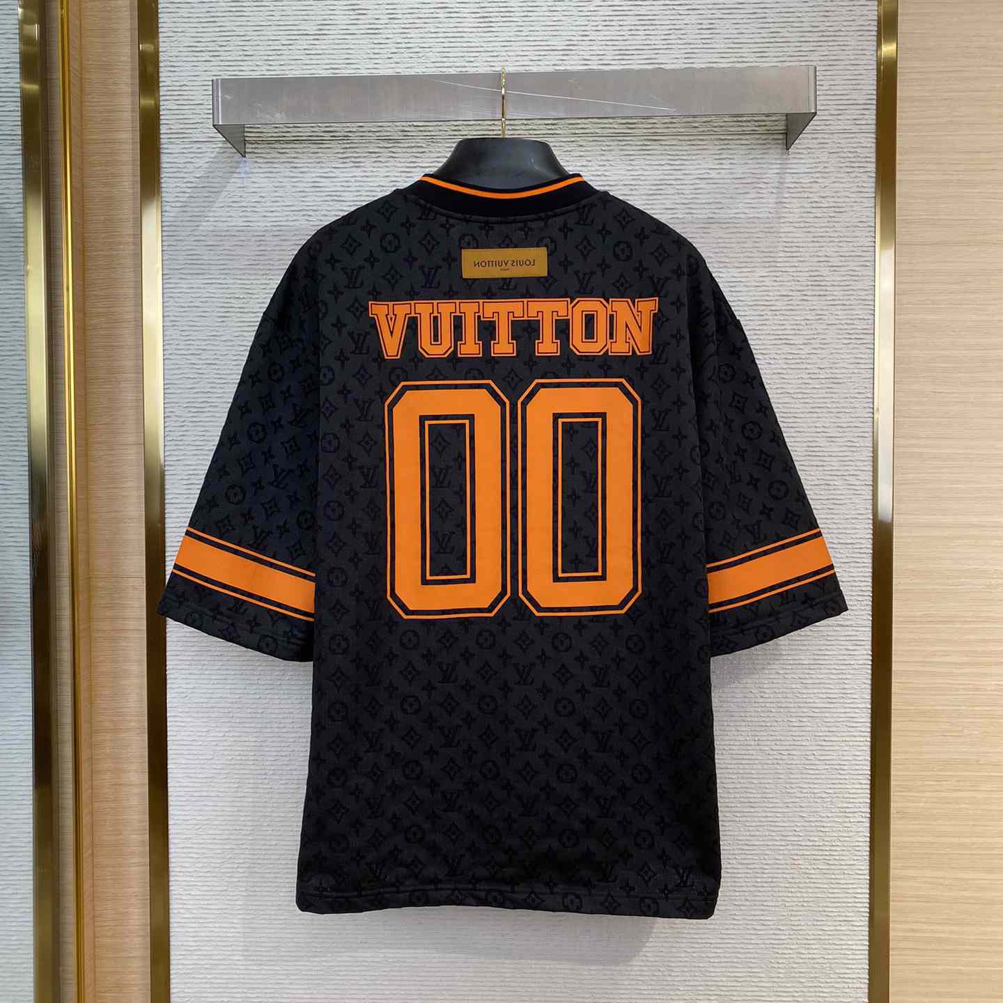 Louis Vuitton Monogram Sporty V-Neck T-Shirt    1AB6G0 - DesignerGu