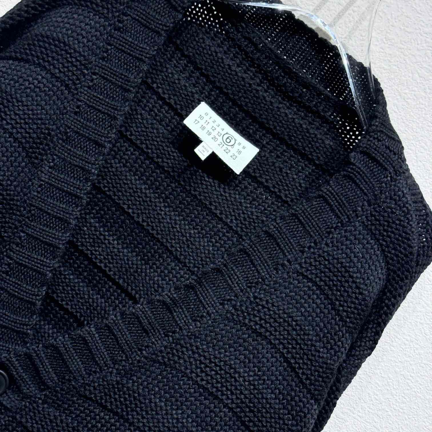 MM6 Maison Margiela V-neck Knited Cardigan - DesignerGu