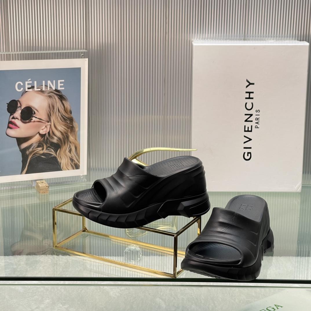 Givenchy Marshmallow Sandals In Rubber - DesignerGu