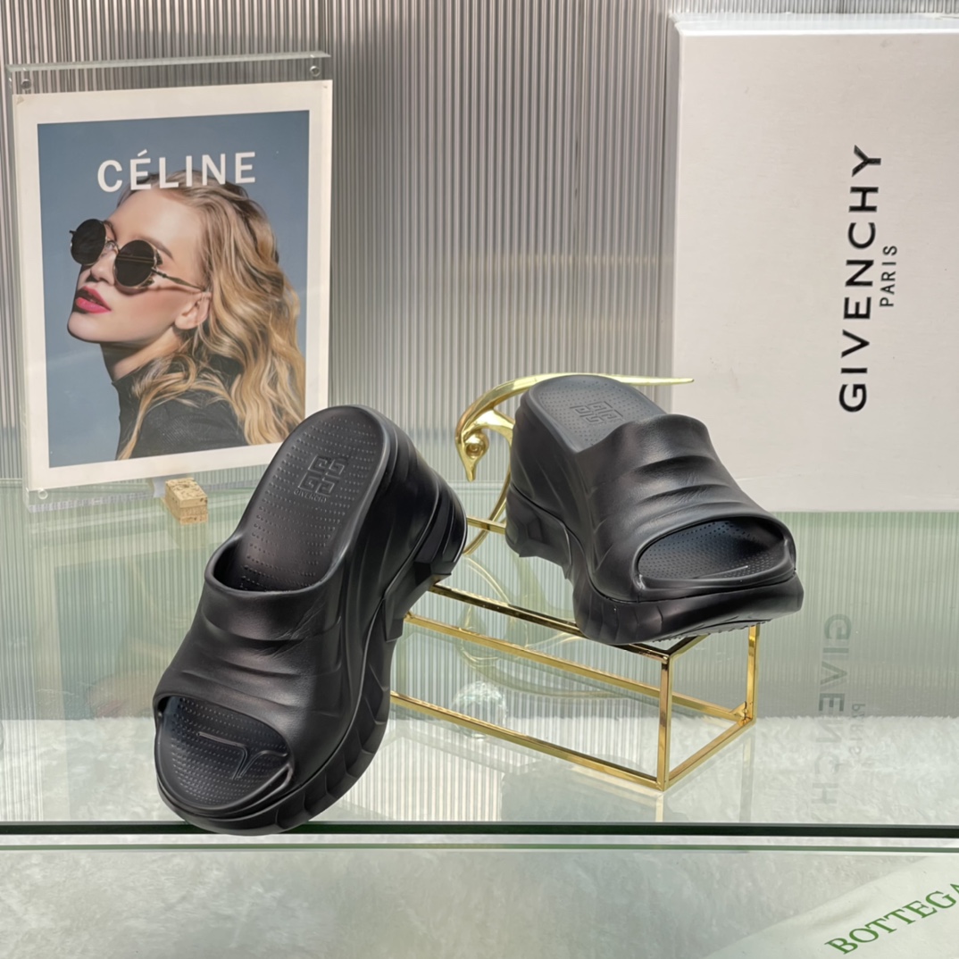 Givenchy Marshmallow Sandals In Rubber - DesignerGu