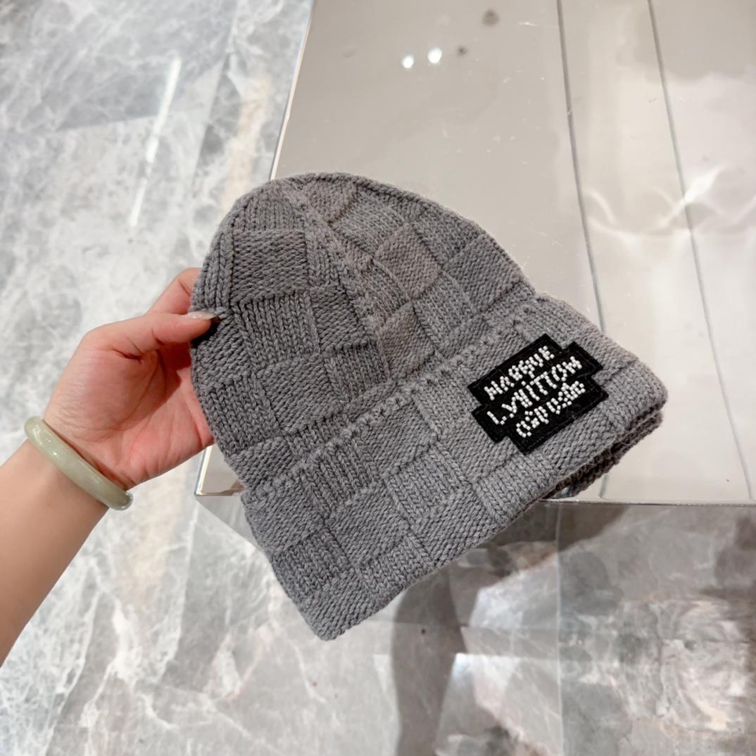 Louis Vuitton Pearls Beanie - DesignerGu