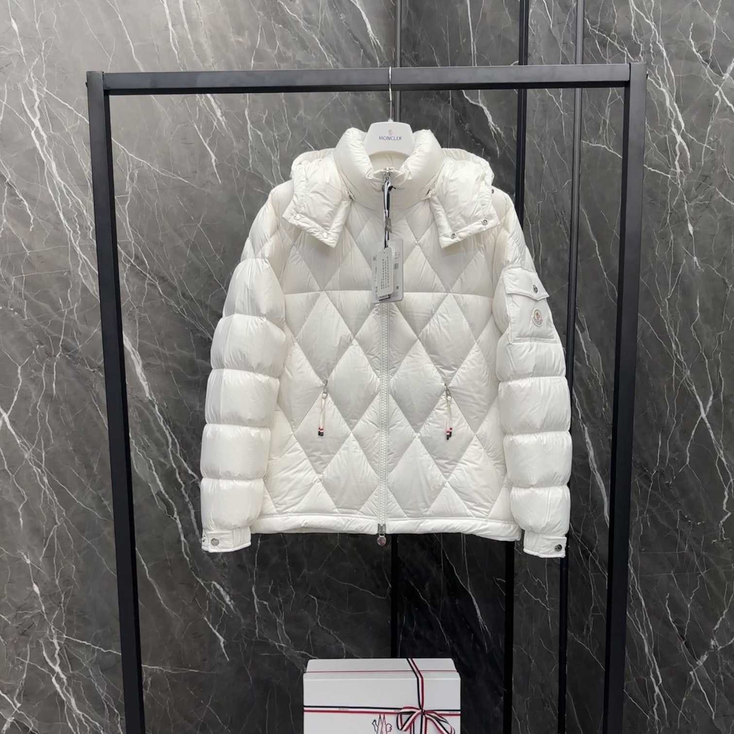 Moncler Averole Short Down Jacket - DesignerGu