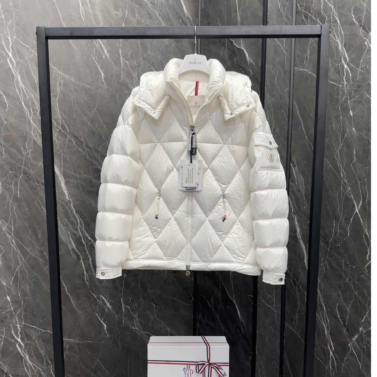 Moncler Averole Short Down Jacket - DesignerGu