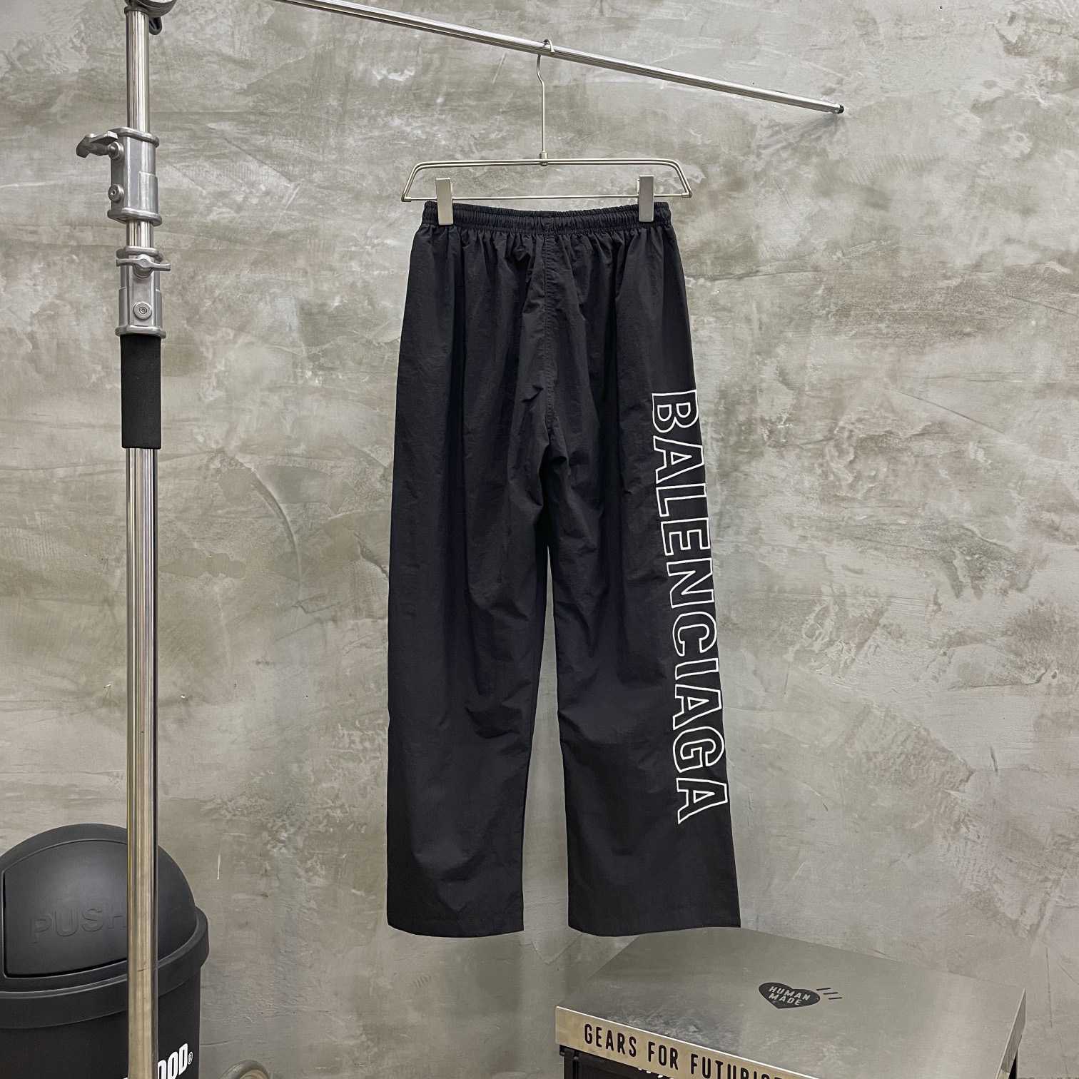 Balenciaga Outline Baggy Pants In Black - DesignerGu