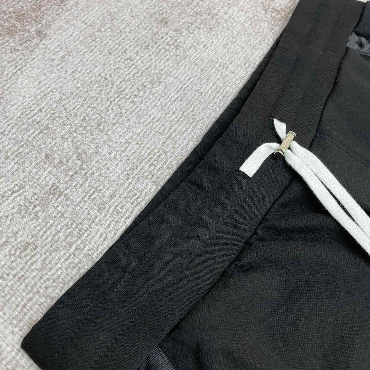 Amiri Sweatpants   x08 - DesignerGu