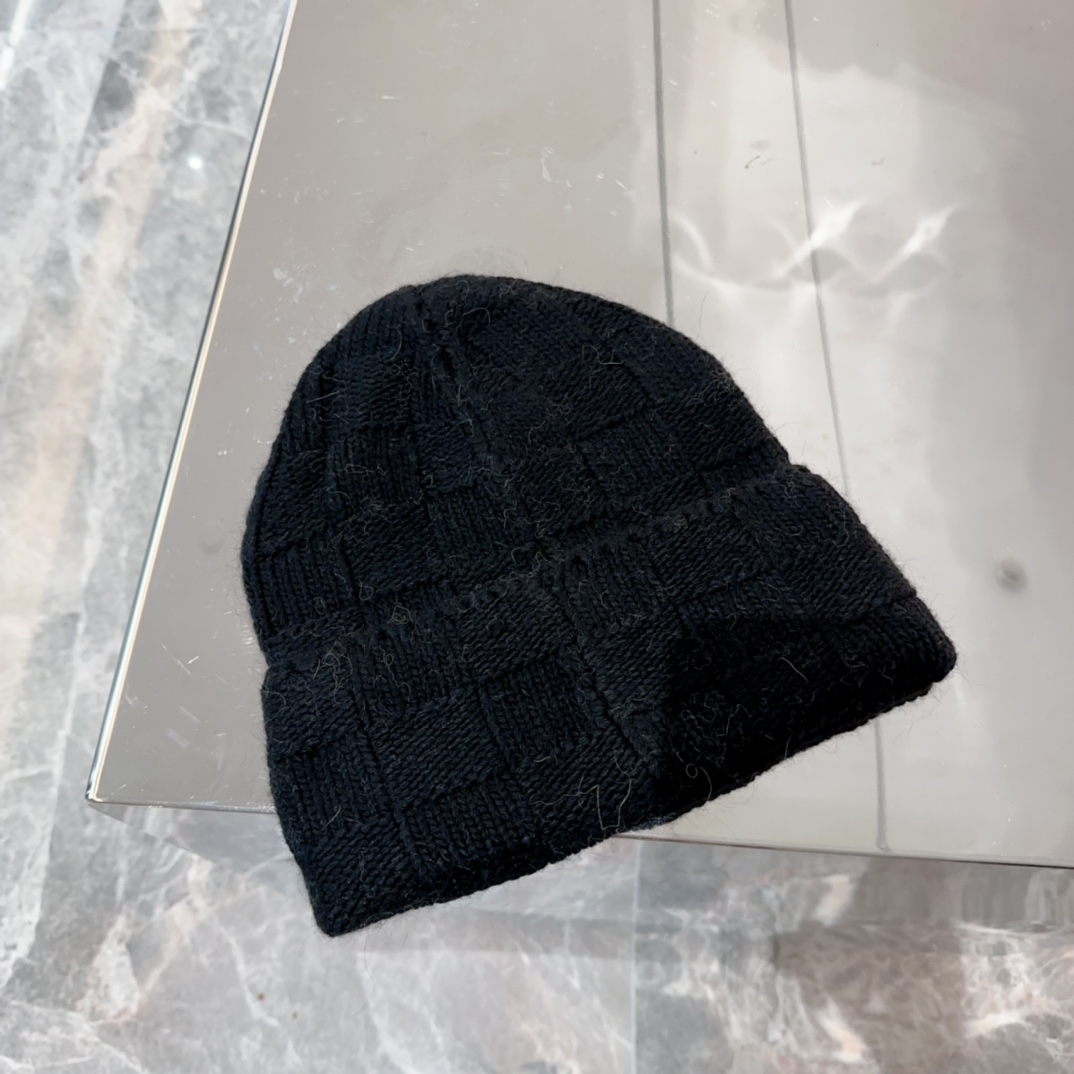 Louis Vuitton Pearls Beanie - DesignerGu