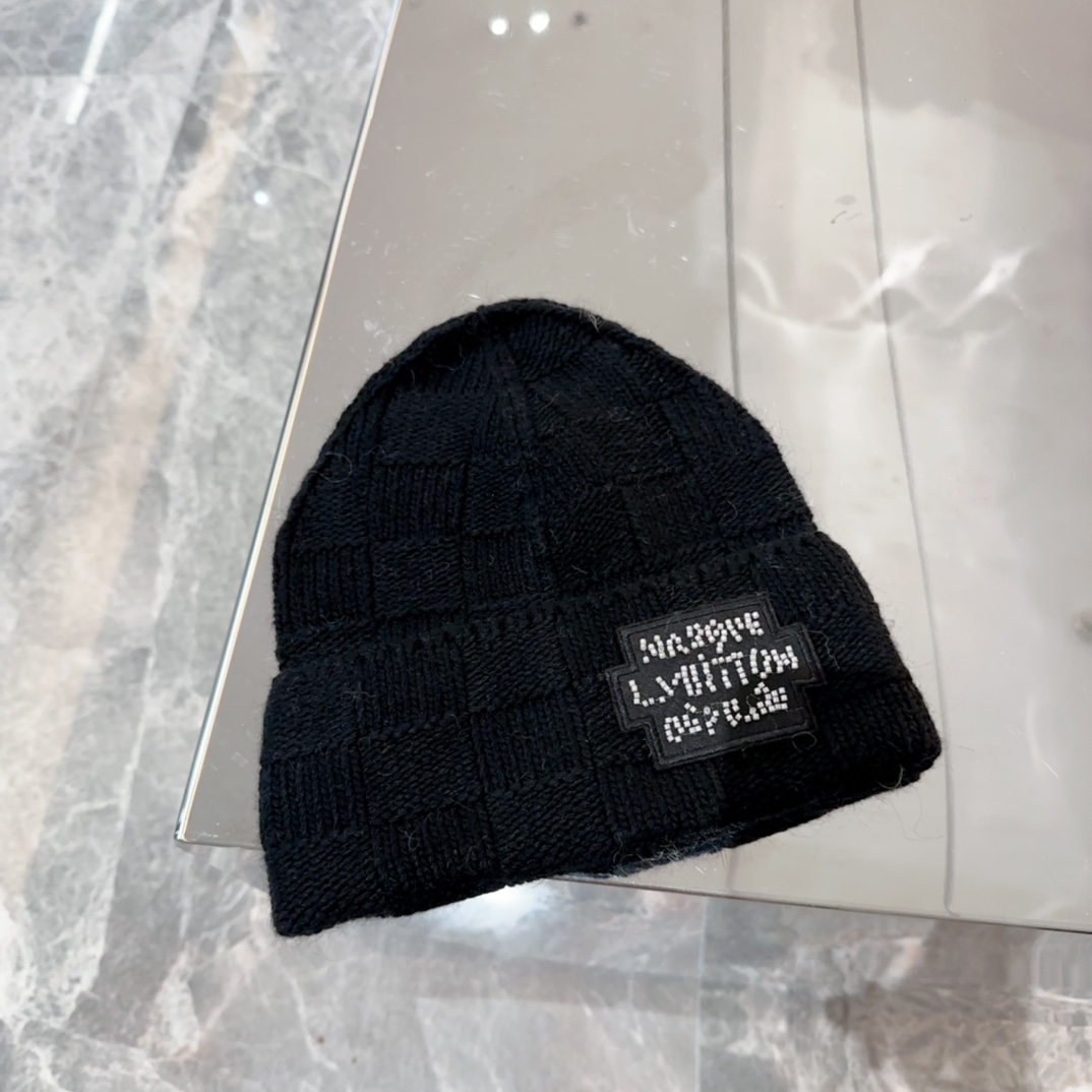 Louis Vuitton Pearls Beanie - DesignerGu