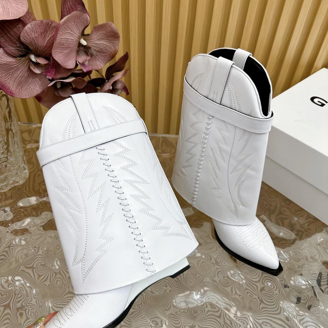 Givenchy Shark Lock Cowboy Ankle Boots In Leather - DesignerGu