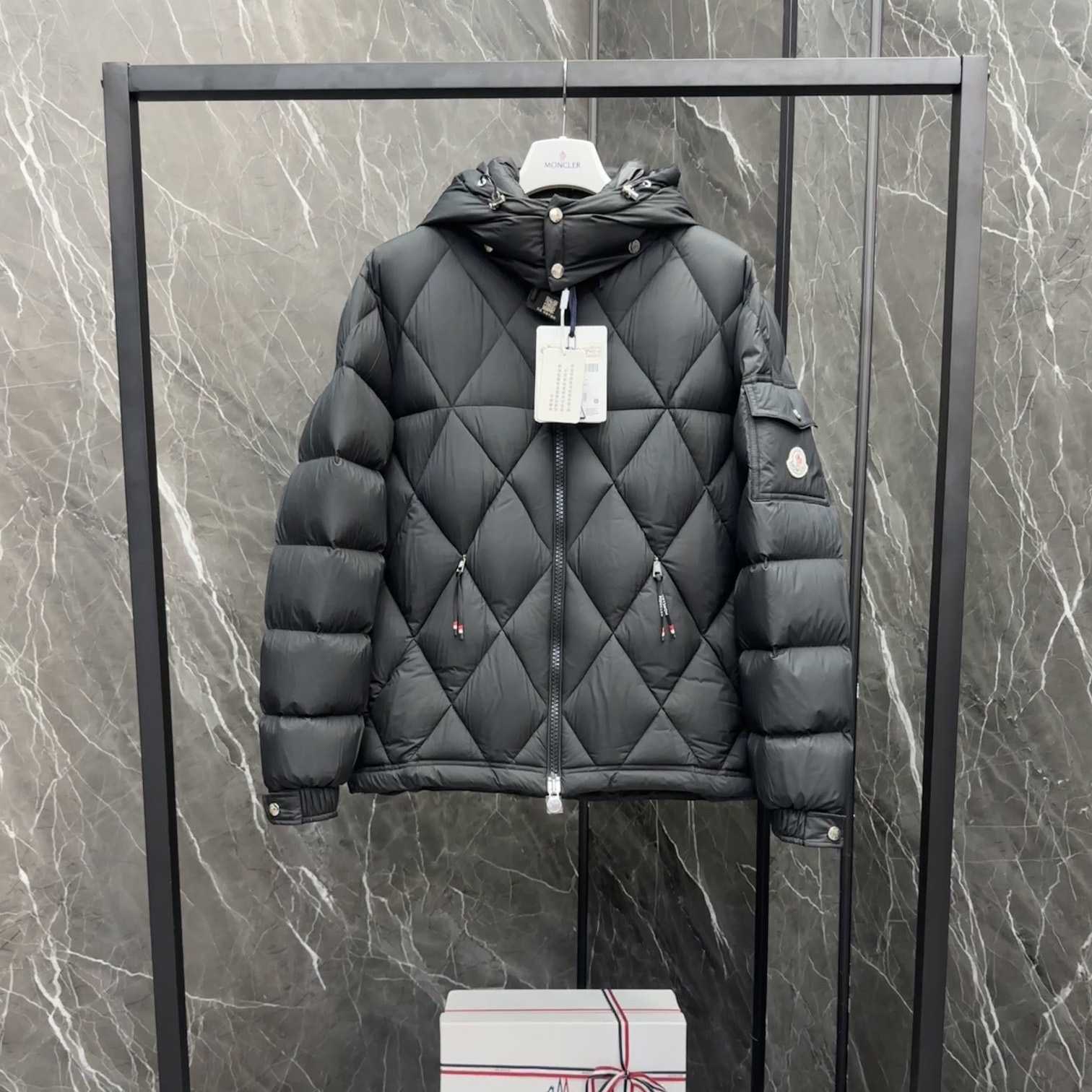 Moncler Averole Short Down Jacket - DesignerGu