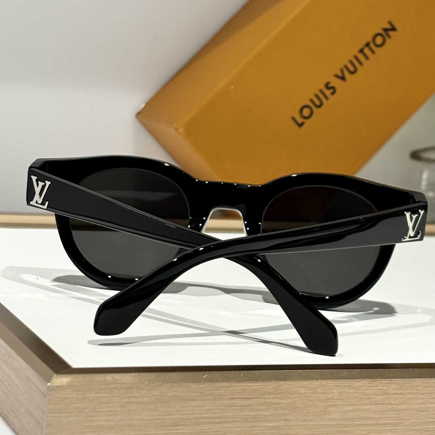 Louis Vuitton LV Legacy Round Sunglasses   Z2506U - DesignerGu