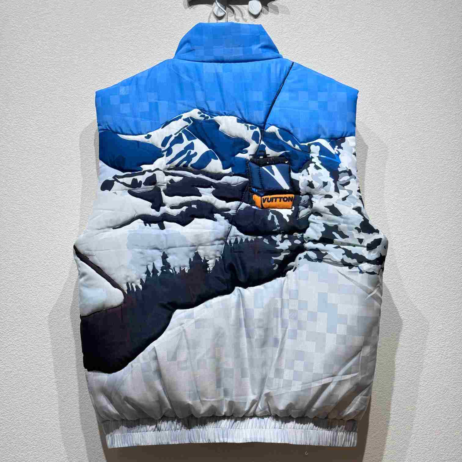 Louis Vuitton Sleeveless Quilted Vest - DesignerGu