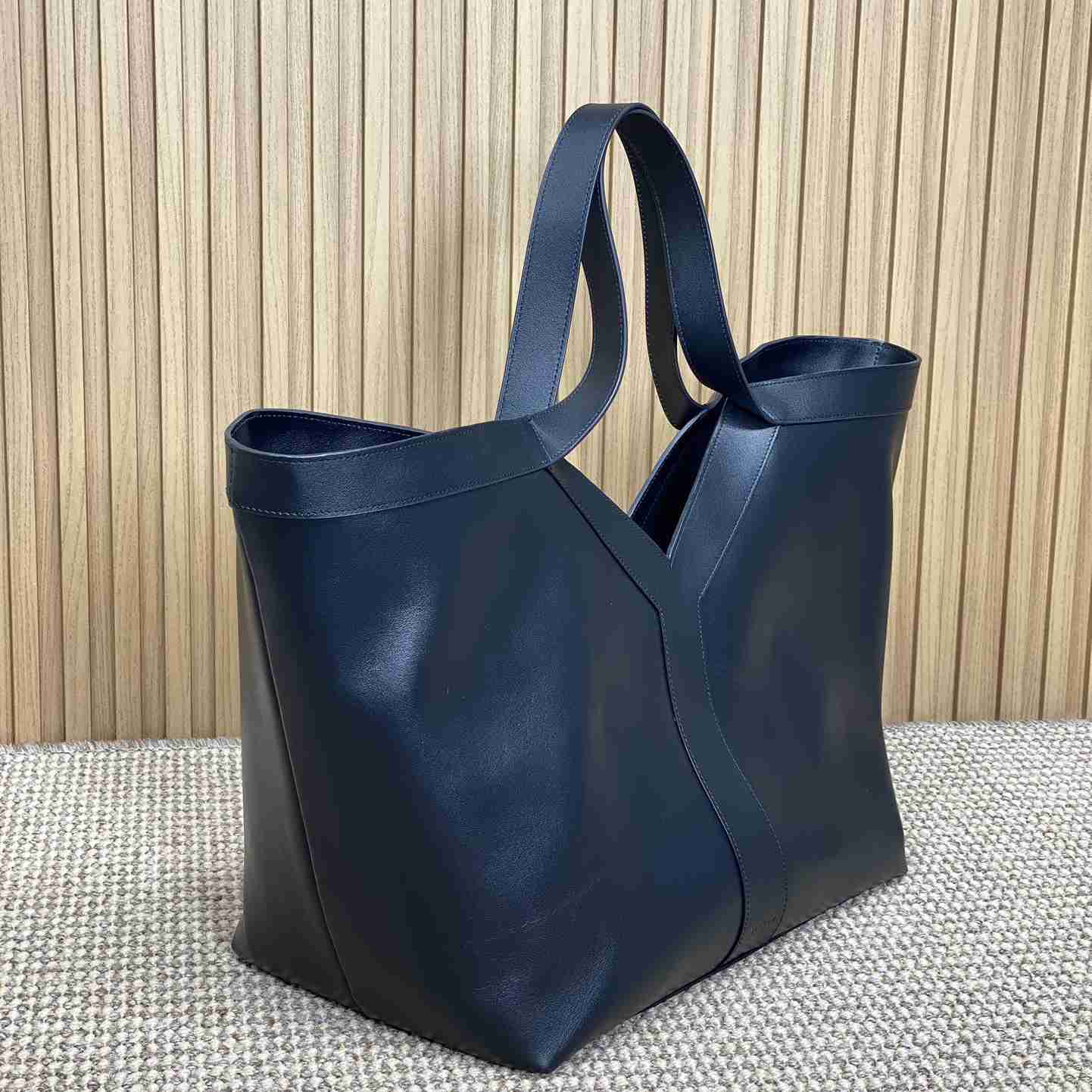 Saint Laurent Y Tote In Leather - DesignerGu