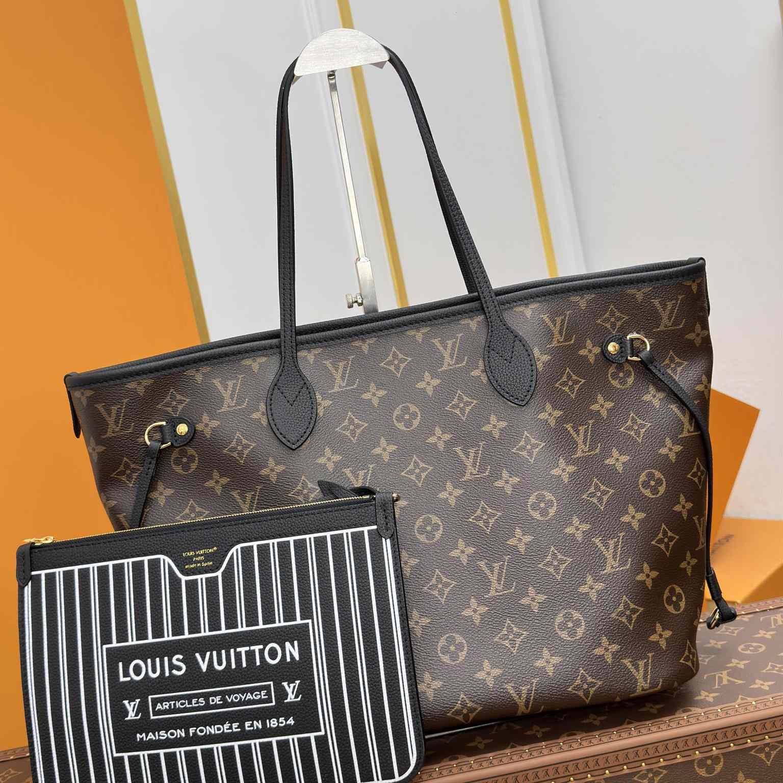 Louis Vuitton Neverfull Inside Out MM   M11946 - DesignerGu