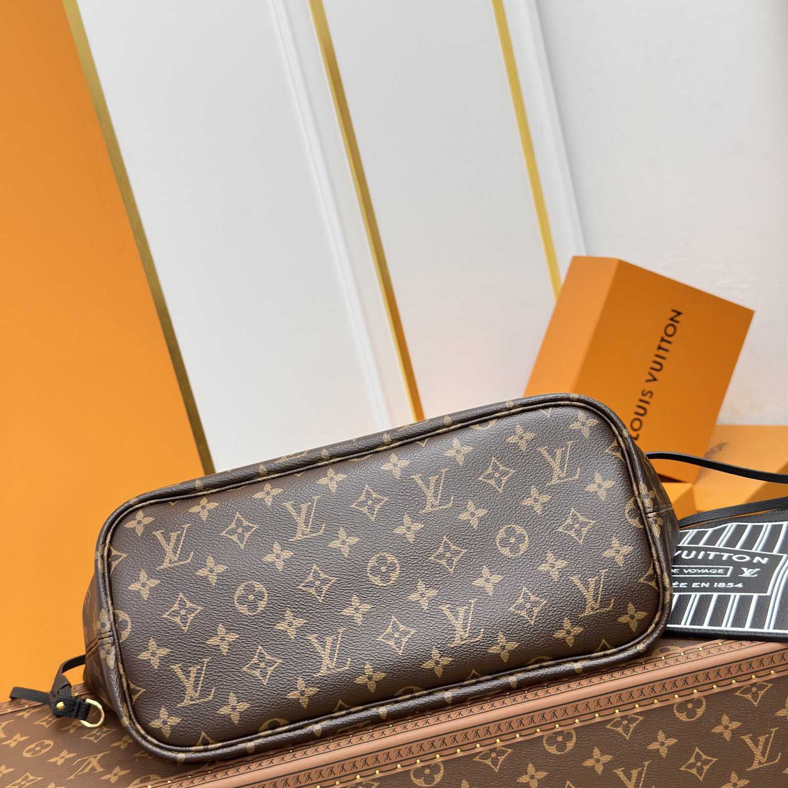 Louis Vuitton Neverfull Inside Out MM   M11946 - DesignerGu