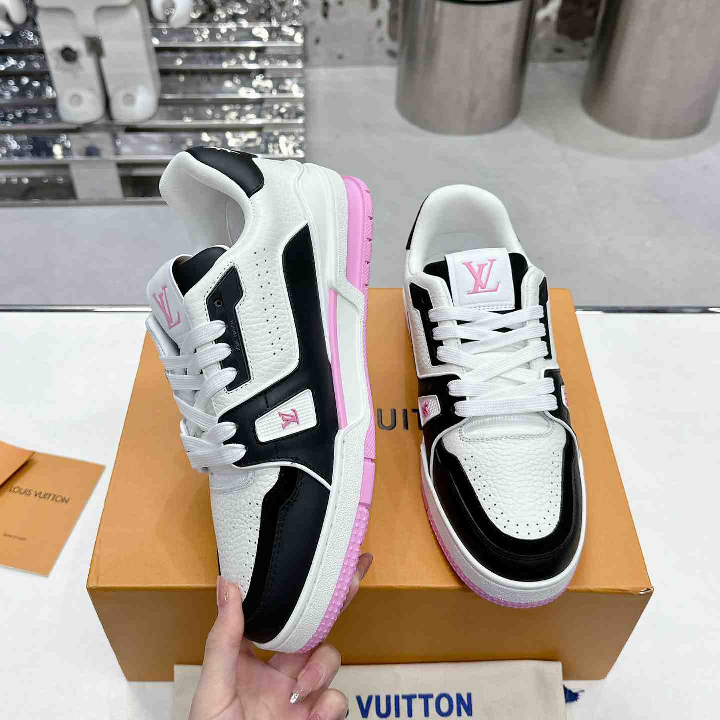 Louis Vuitton LV Trainer Sneaker  1ADDZF - DesignerGu