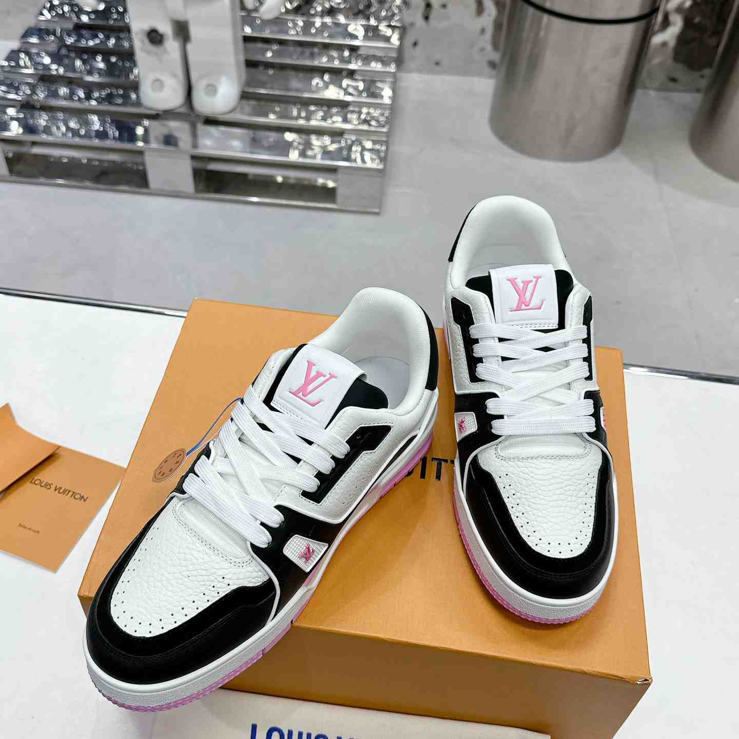 Louis Vuitton LV Trainer Sneaker  1ADDZF - DesignerGu