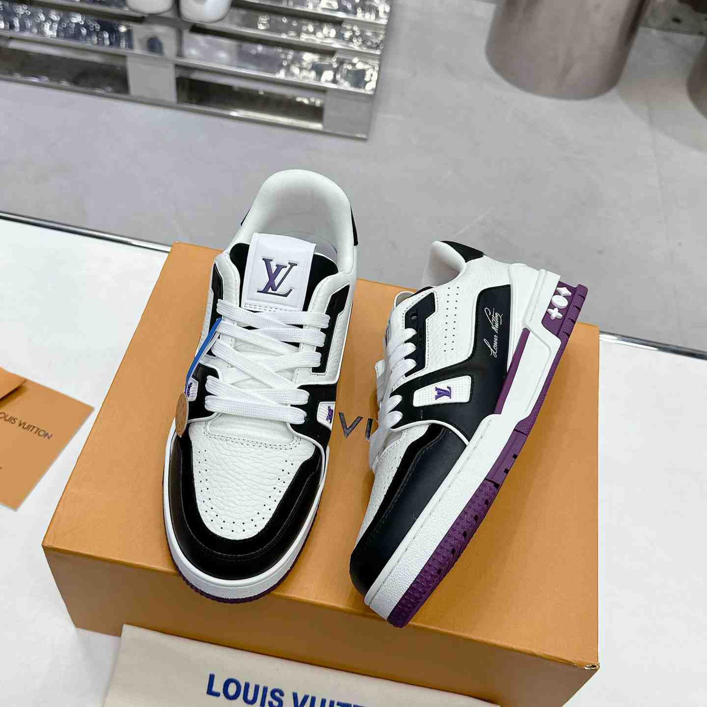 Louis Vuitton LV Trainer Sneaker  1ADDYD - DesignerGu