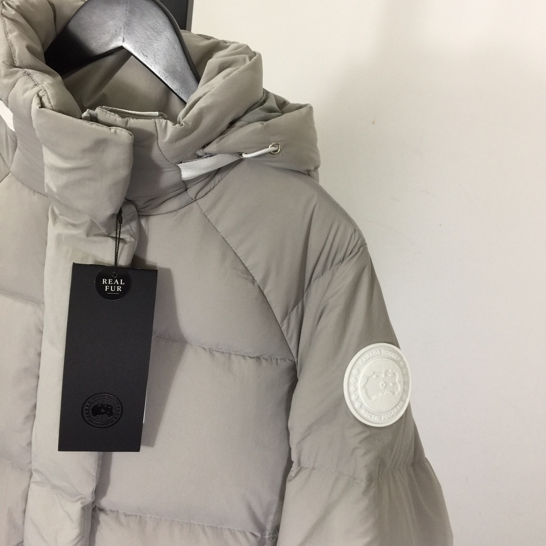 Canada Goose Hooded Jacket - DesignerGu