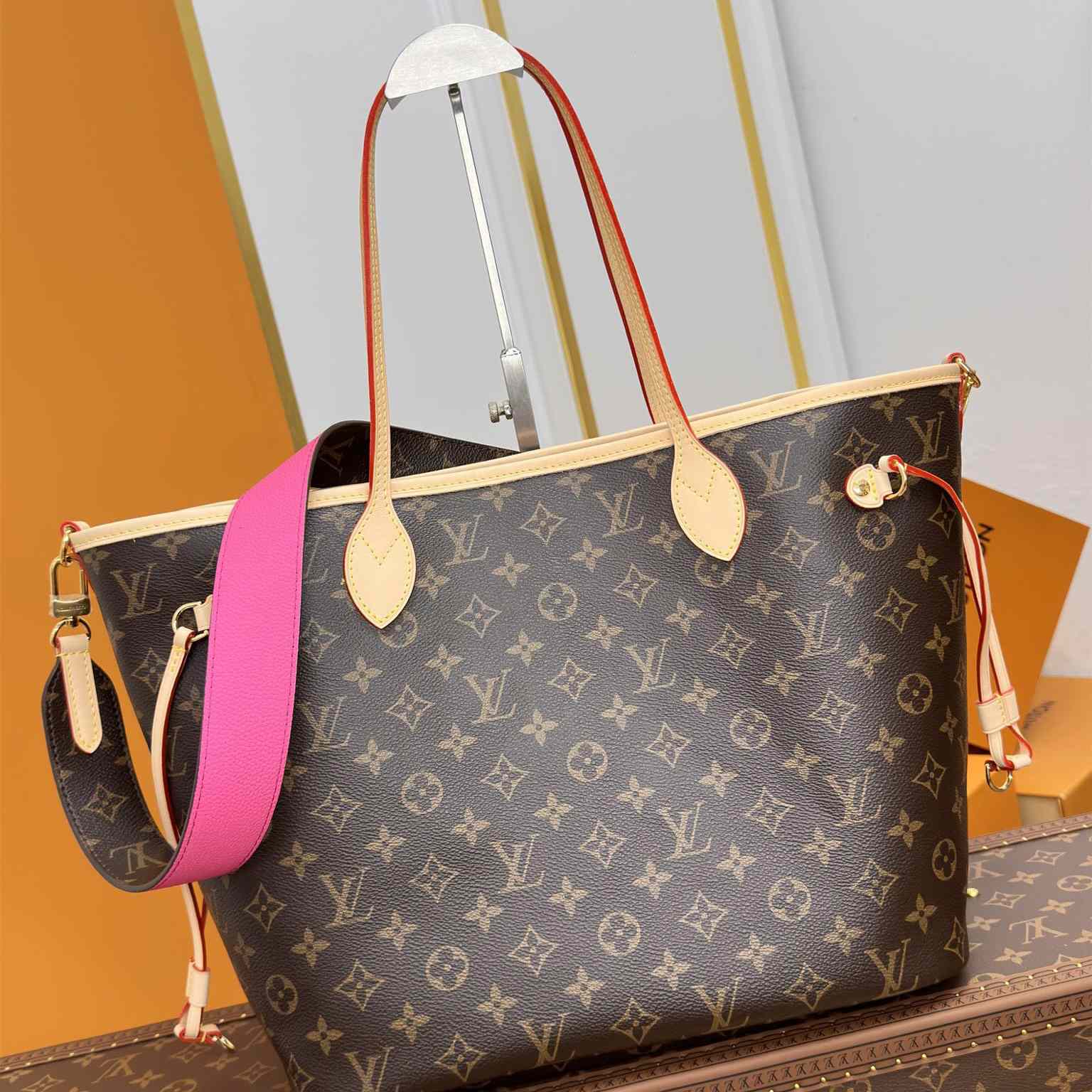 Louis Vuitton Neverfull Bandoulière Inside Out MM   M12257 - DesignerGu