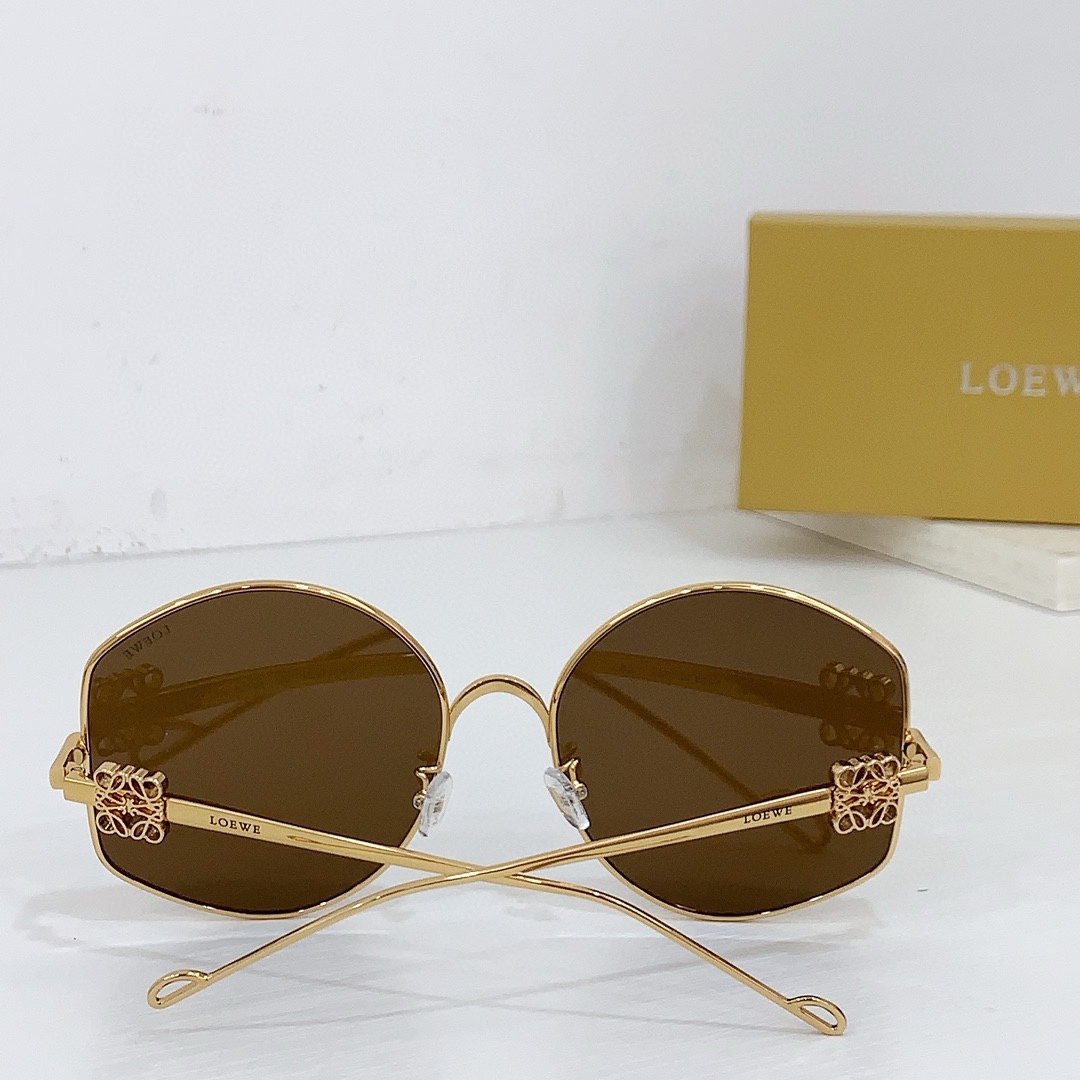 Loewe LW40109U Sunglasses  - DesignerGu