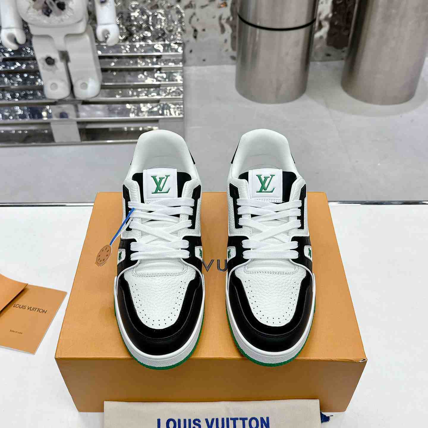 Louis Vuitton LV Trainer Sneaker  1ADDXU - DesignerGu