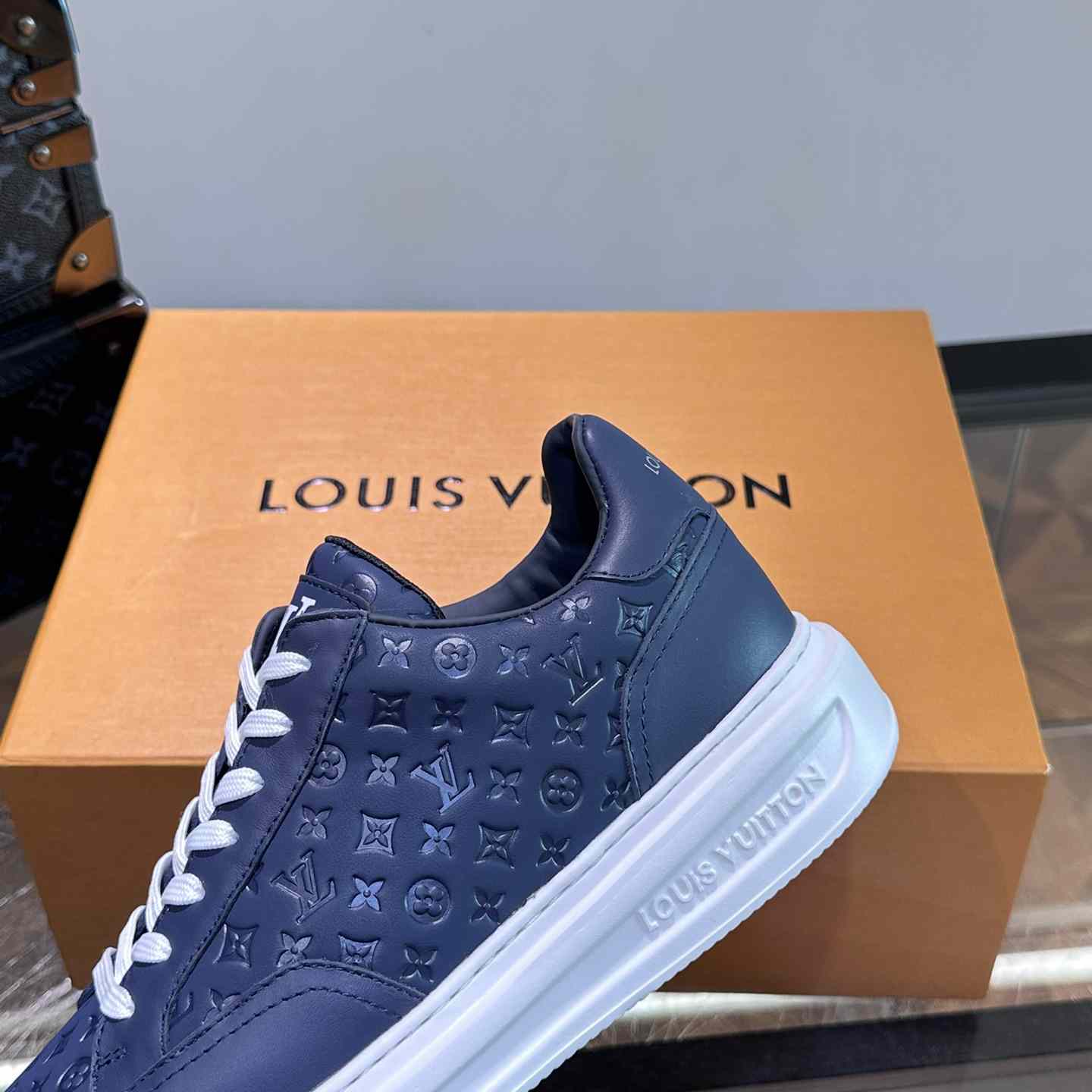 Louis Vuitton Sneaker - DesignerGu