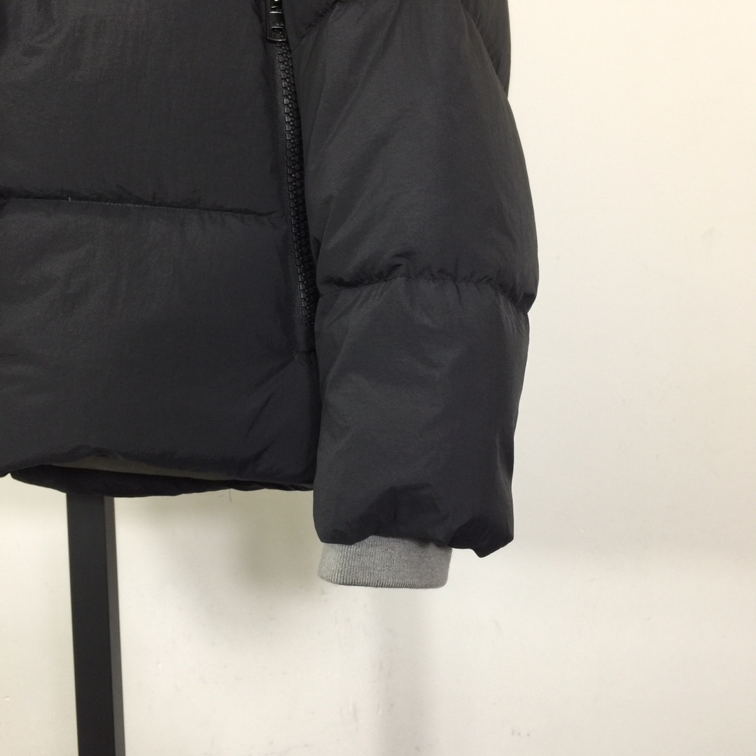 Canada Goose Hooded Jacket - DesignerGu