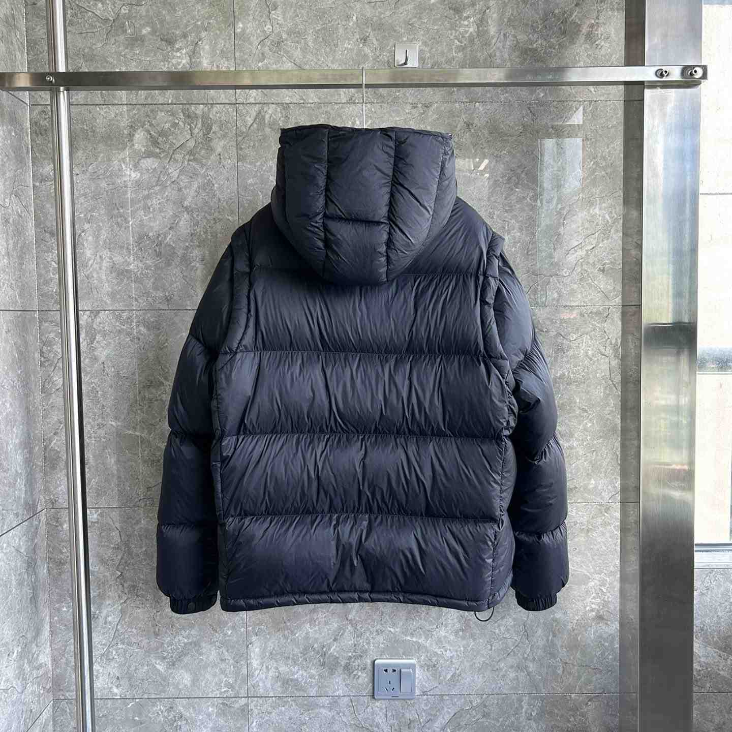 Moncler Cyclone 2-IN-1 Short Down Jacket - DesignerGu